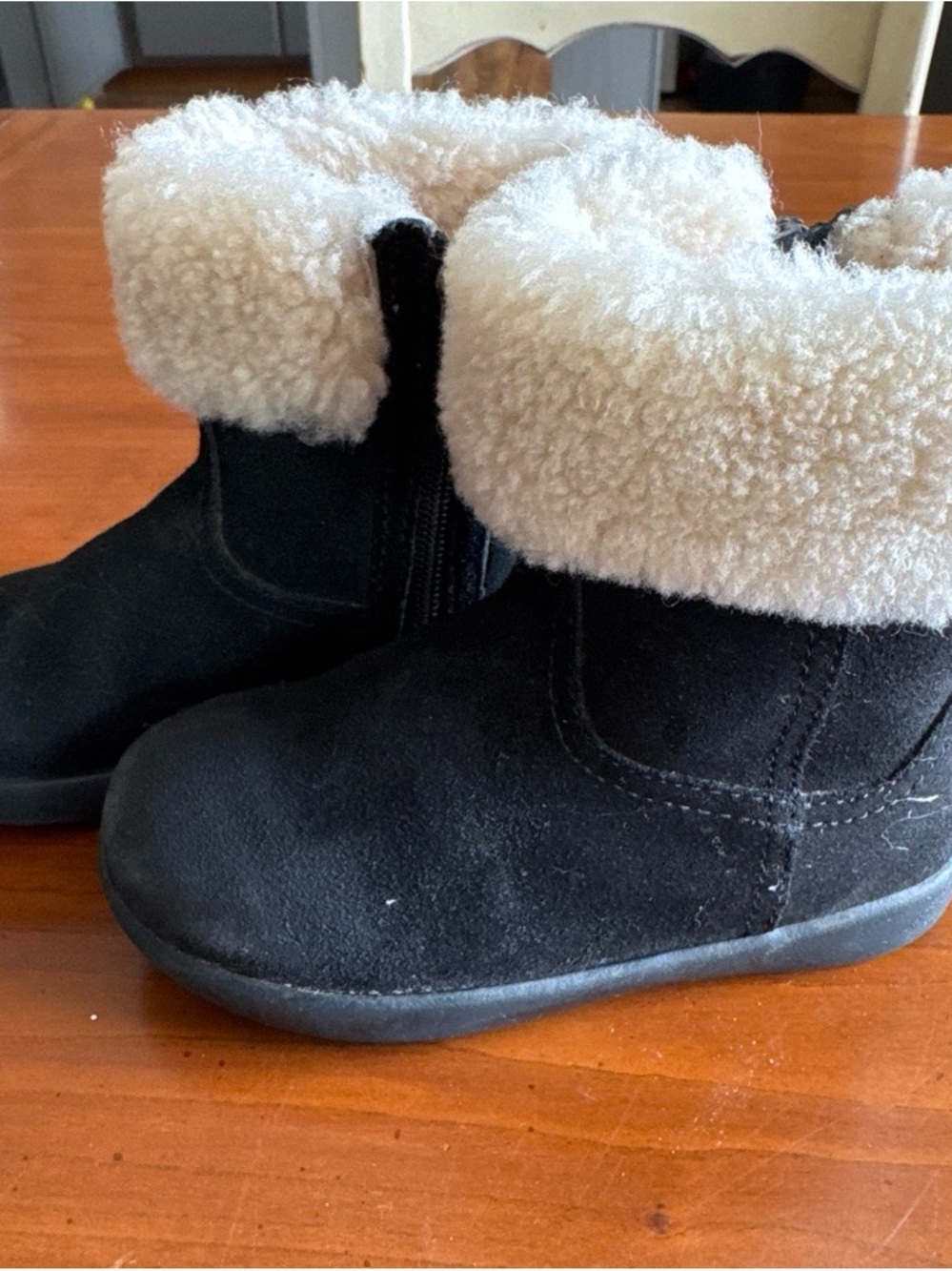 UGG Black Kids Suede Boots with Cream Faux-Shearling Cuff Size 7
